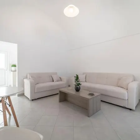 Yann House إيميروفيغلي