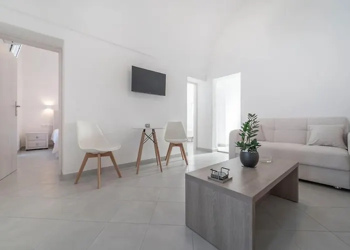 Yann House Imerovigli (Santorini)