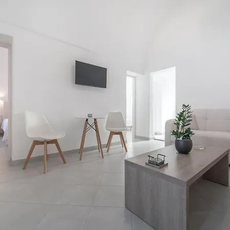 Yann House Imerovigli (Santorini)