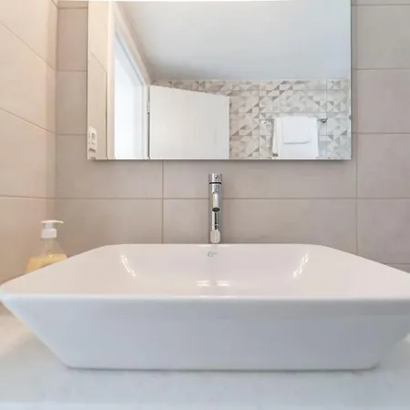 Yann House 易莫洛林